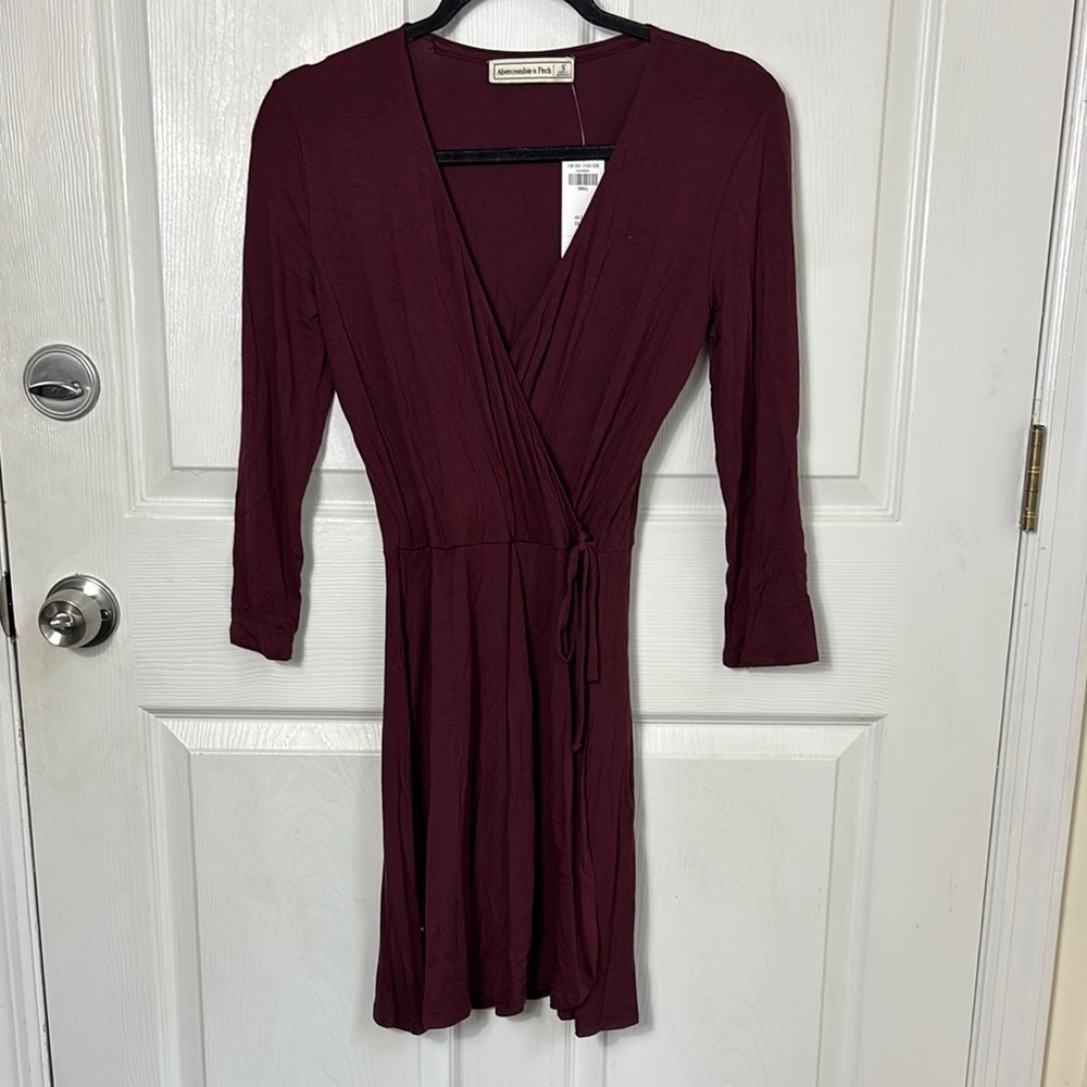 NEW NWT Abercrombie and Fitch lightweight Burgundy Red Wrap Dress size Small